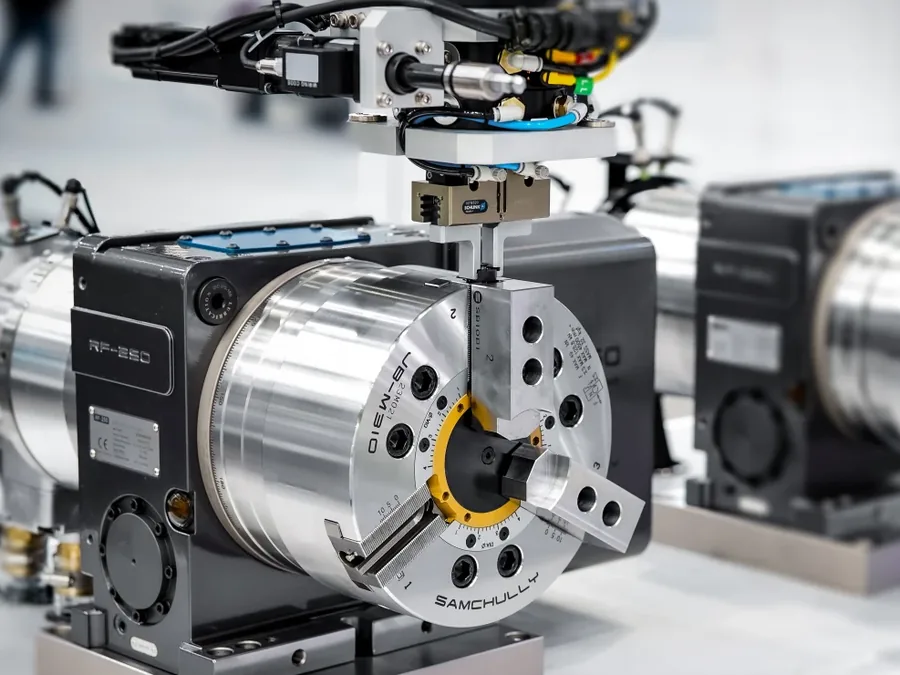 Samchully JB chuck mounted on an RF-250 rotary table under a robot gripper in an automated cell