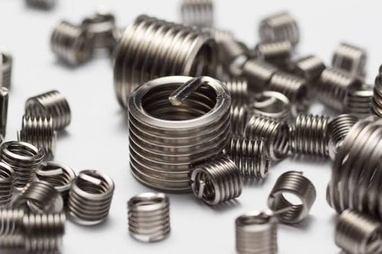 Screw thread inserts for thread repair and reinforcement